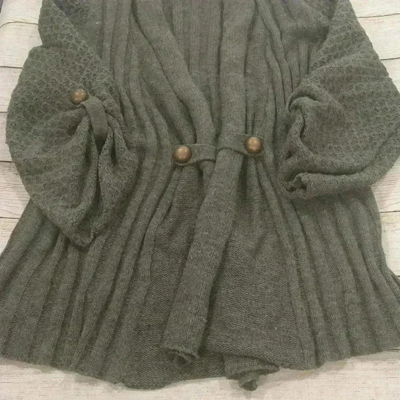 Carolyn Taylor Cardigan Sweater - Picture 2 of 9